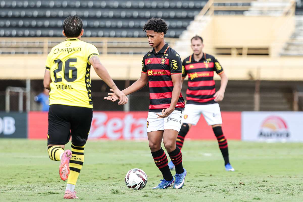 São Bernardo recompõe-se após expulsão e segura o empate com Sport em confronto direto da Série B