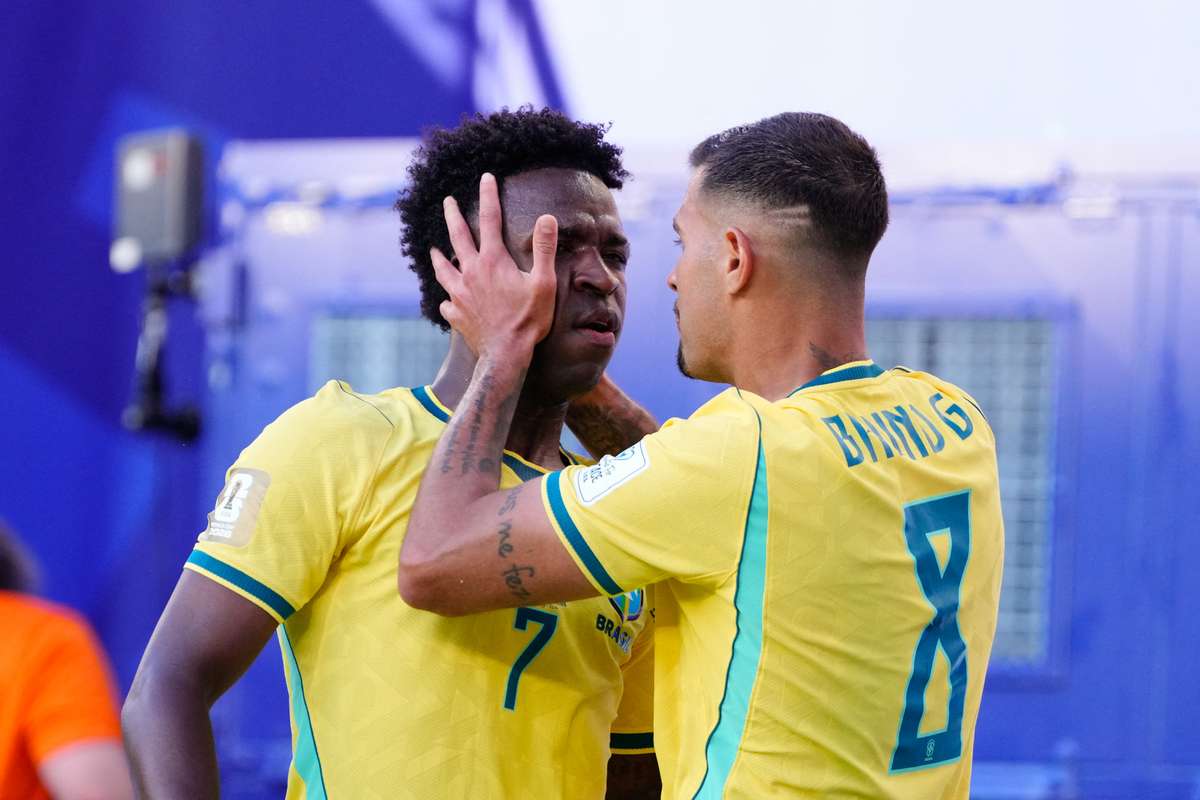Vinicius et Bruno Guimarães dénoncent l'état de la pelouse du MetLife, lieu de la finale