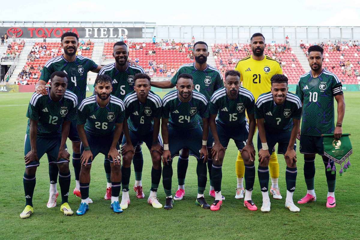Saudi Arabia's coach Donis encourages his team to attack Uruguay in World Cup opener