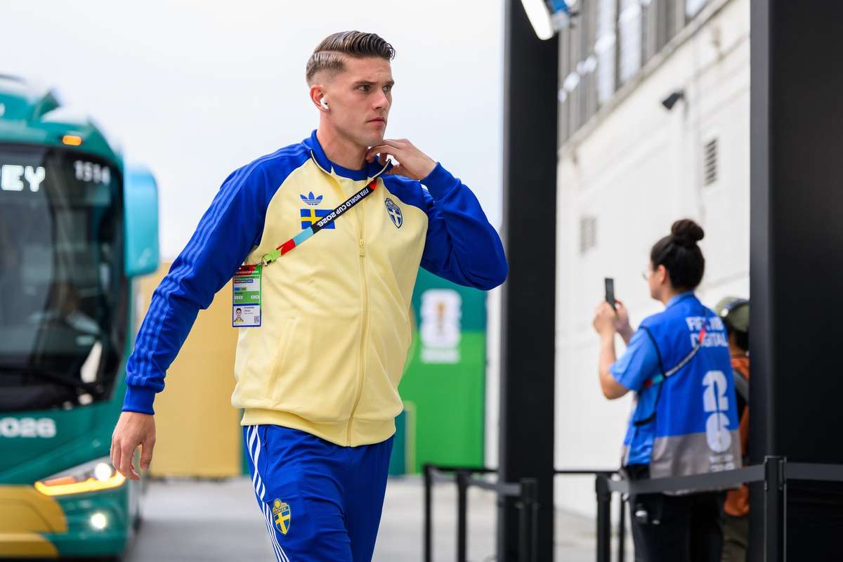 Isak and Gyokeres lead Sweden's attack as Gudmundsson deemed fit to start