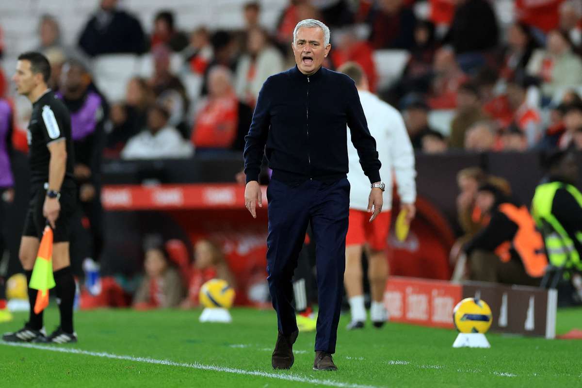 Mourinho prepara-se para revitalizar a retaguarda do Real Madrid com três aquisições de peso