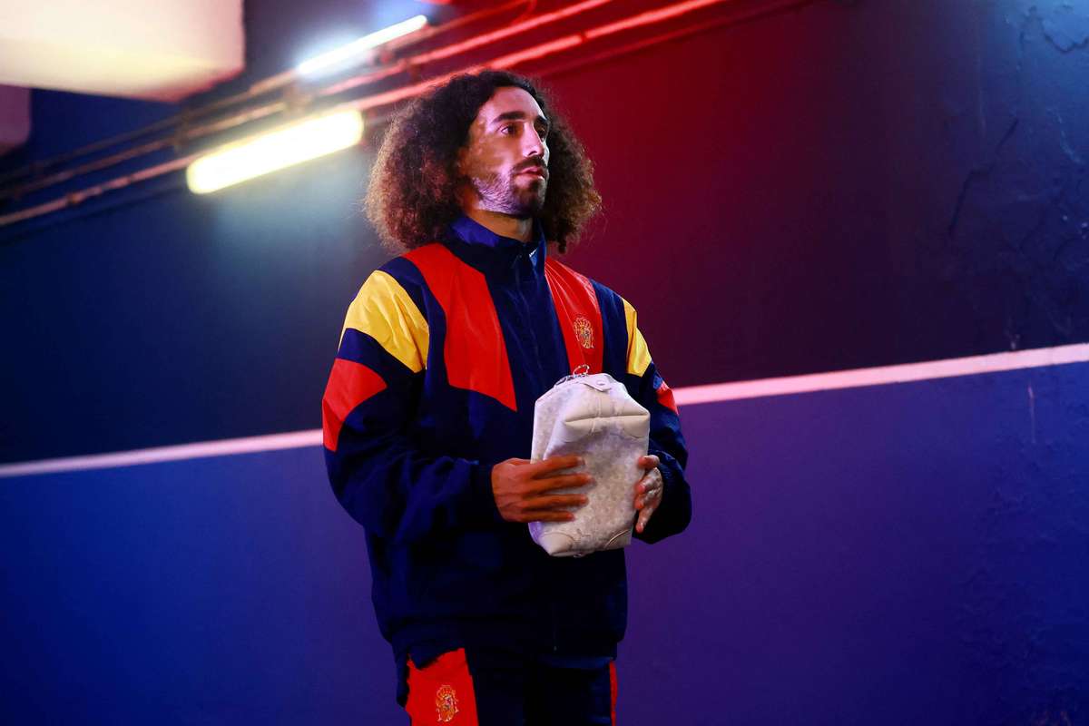 Real Madrid confirma contratação de Cucurella ao Chelsea