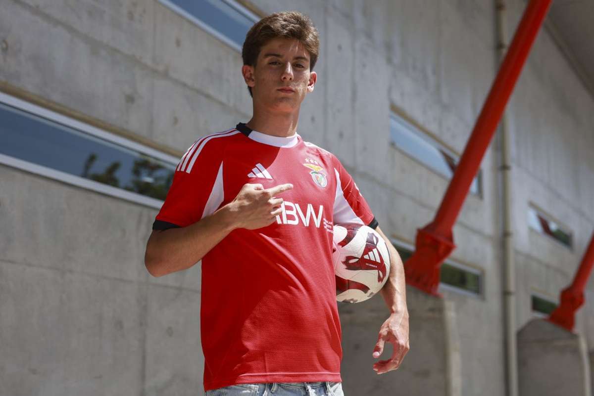 Oficial: Tomás Pedrosa assina contrato profissional com o Benfica