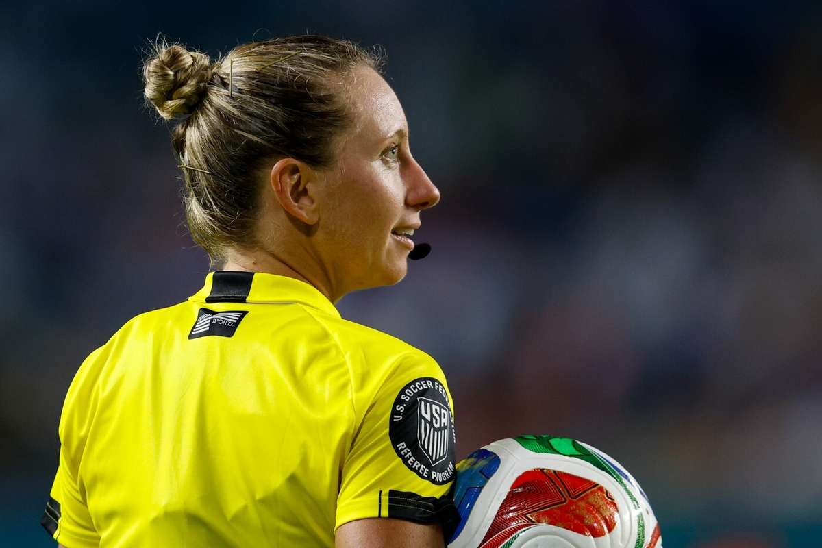 Trio feminino vai arbitrar partida da Copa pela segunda vez na história