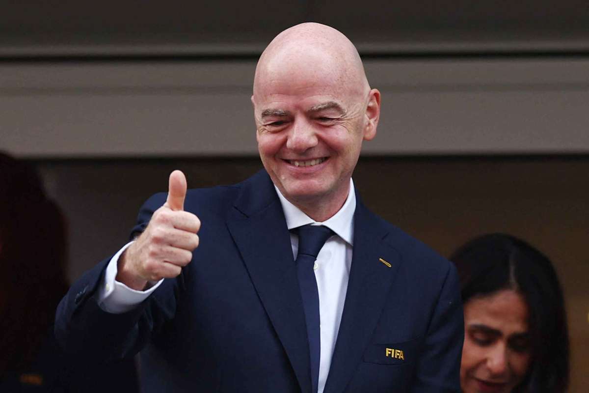 Gianni Infantino se réjouit : "déjà un million de supporters dans les stades"