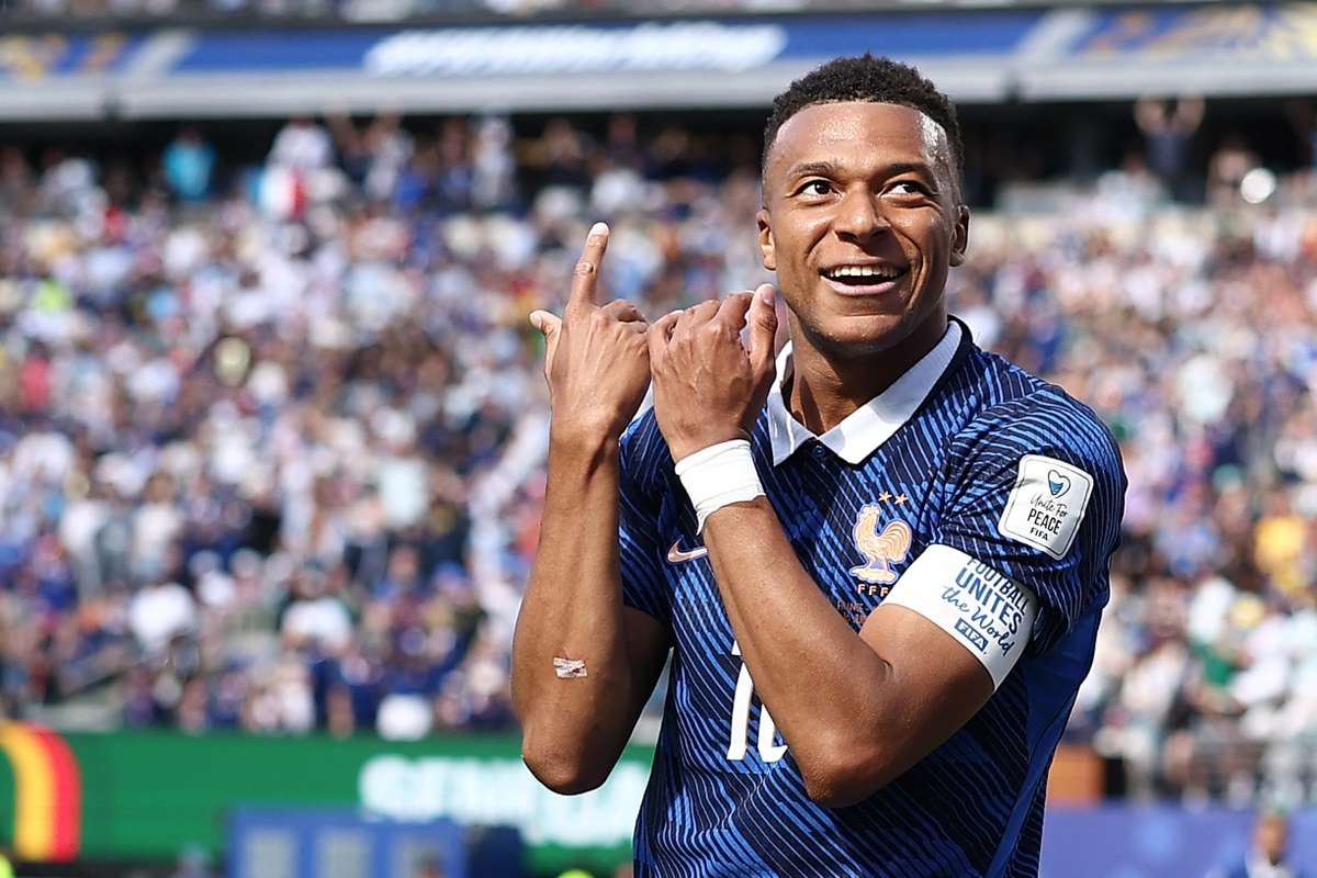 Mbappé alcanza a Fontaine y Giroud y continúa haciendo historia con la selección francesa