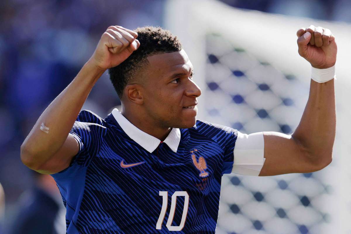 Mbappé enfrenta dificuldades iniciais, mas brilha no segundo tempo e lidera vitória francesa: veja análise