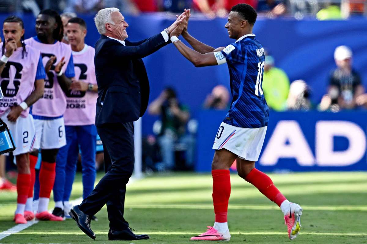 Mbappé « est un joueur hors normes », salue Deschamps après son doublé