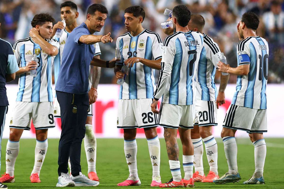 Scaloni déclare que Messi continue de nous émerveiller après son triplé