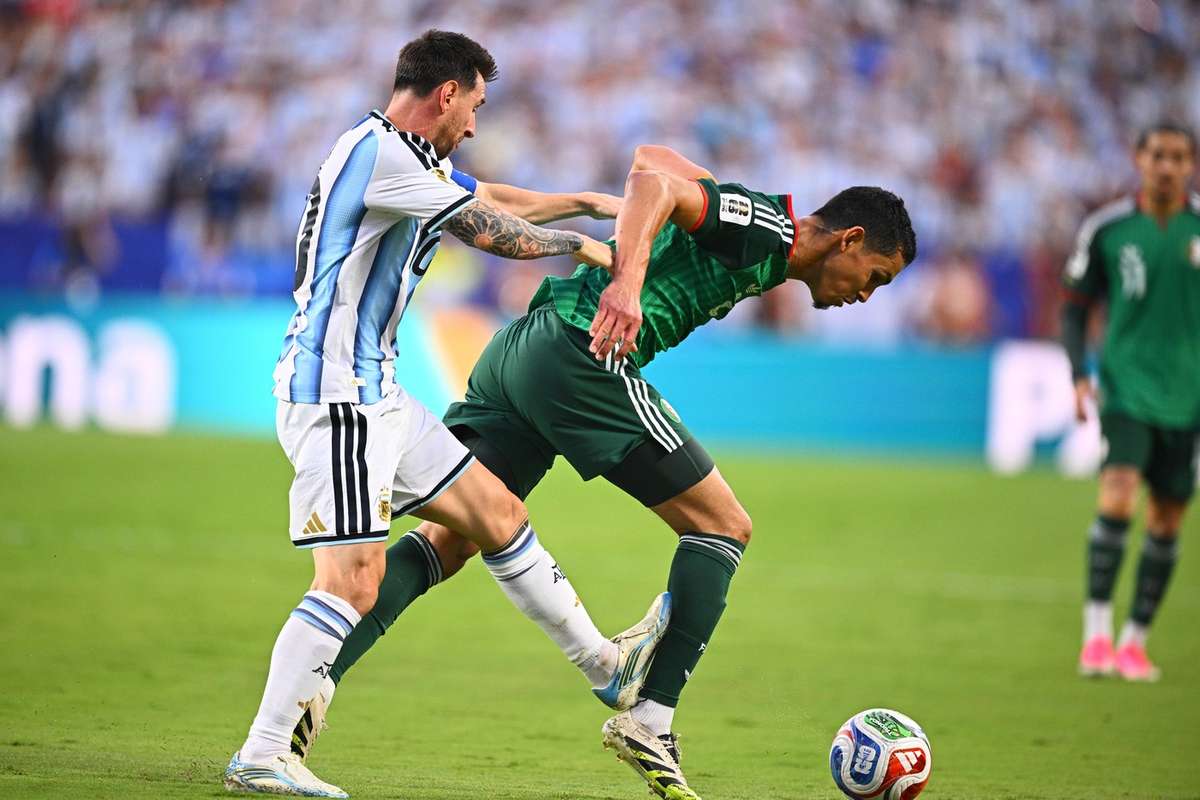 Mundial-2026: Peritos e órgãos de comunicação social concordam que Messi deveria ter sido expulso diante da Argélia
