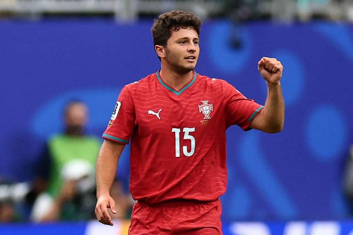 João Neves festeja o golo mas mostra descontentamento: "O resultado deixou-me em baixo"