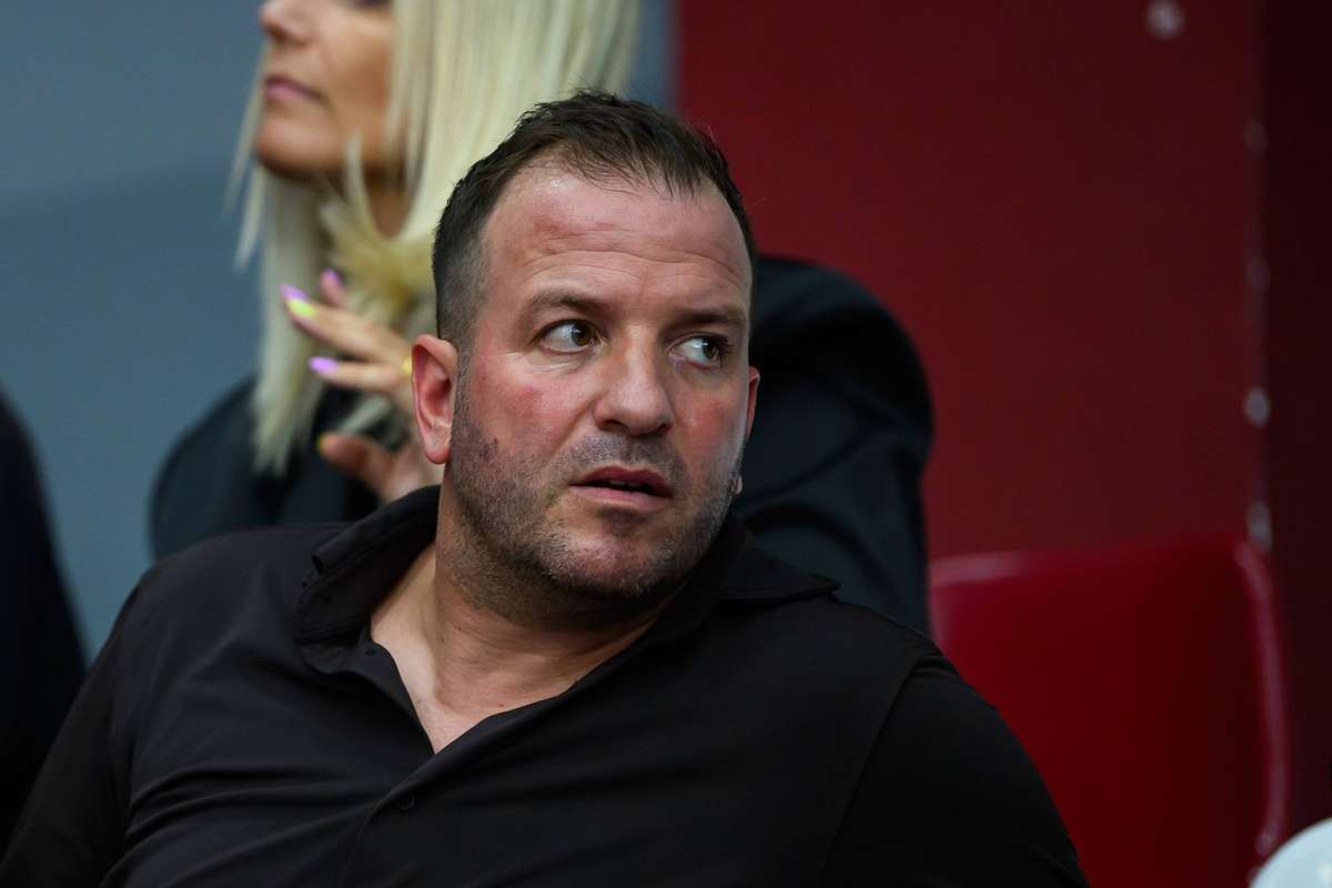 Rafael van der Vaart issues apology for racist joke about Japan players