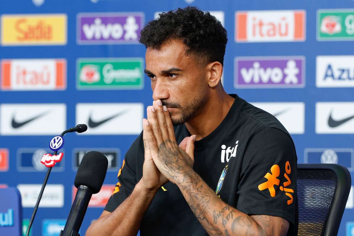 Danilo admite que estreia do Brasil "assustou" e prega respeito ao Haiti na Copa