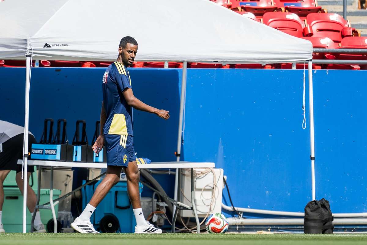 Alexander Isak trains alone as Sweden step up preparations for Netherlands
