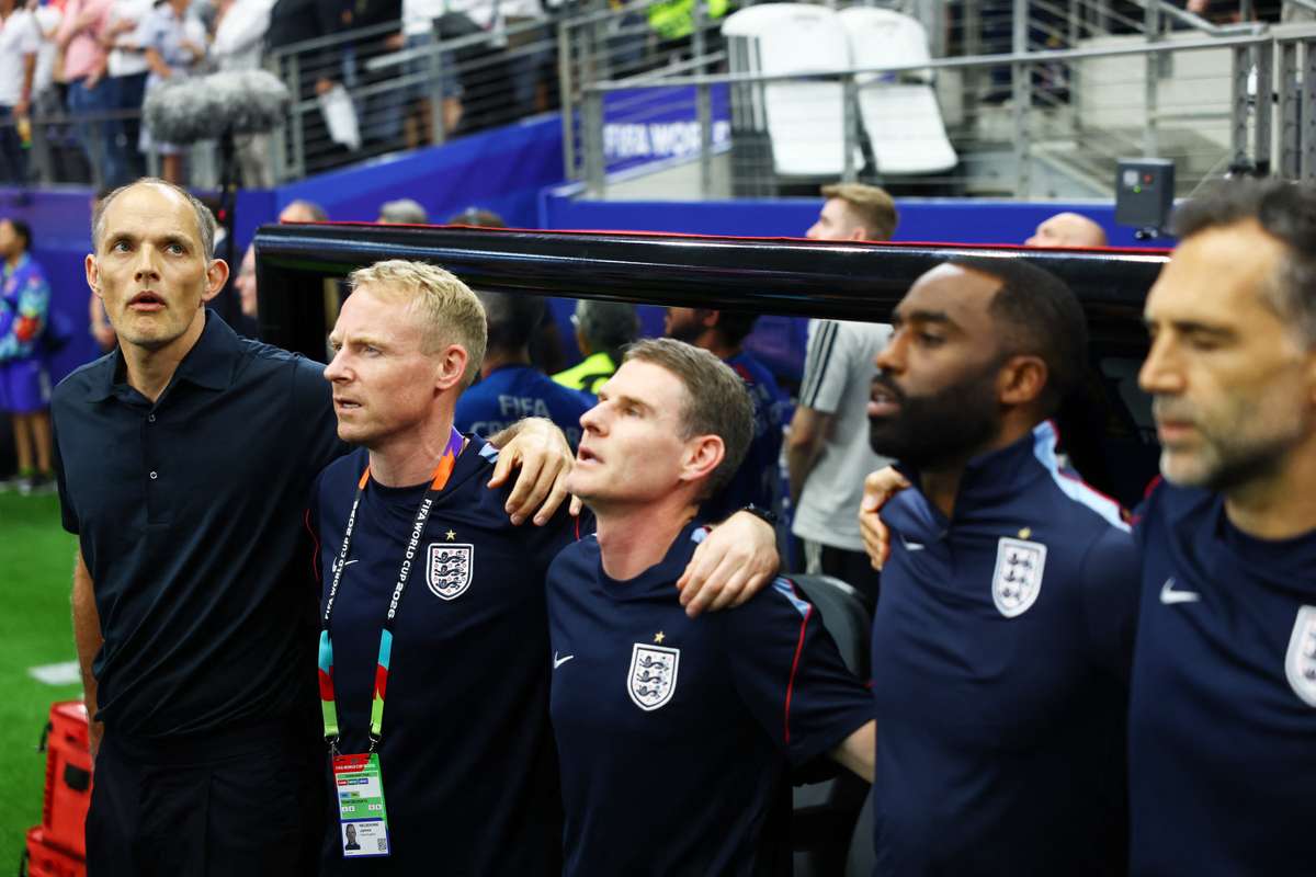England boss Tuchel frustrated as photographers block view during national anthem