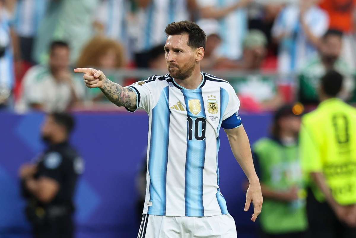 Lionel Messi's father recovering from 'health issue', confirm family