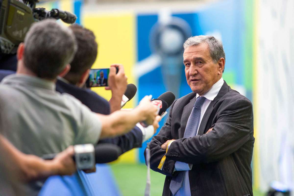 El exseleccionador brasileño Parreira, en terapia intensiva