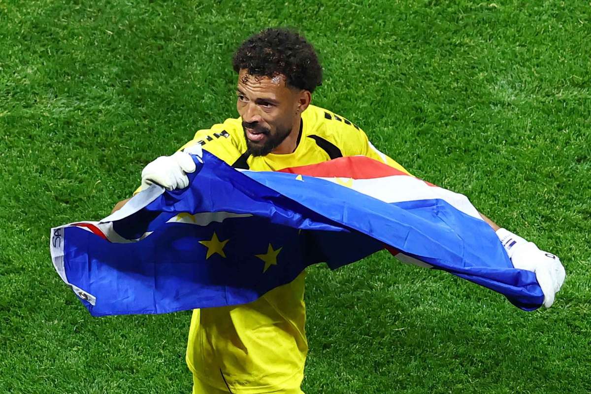 Cape Verde keeper Vozinha delighted as mother gets World Cup visa