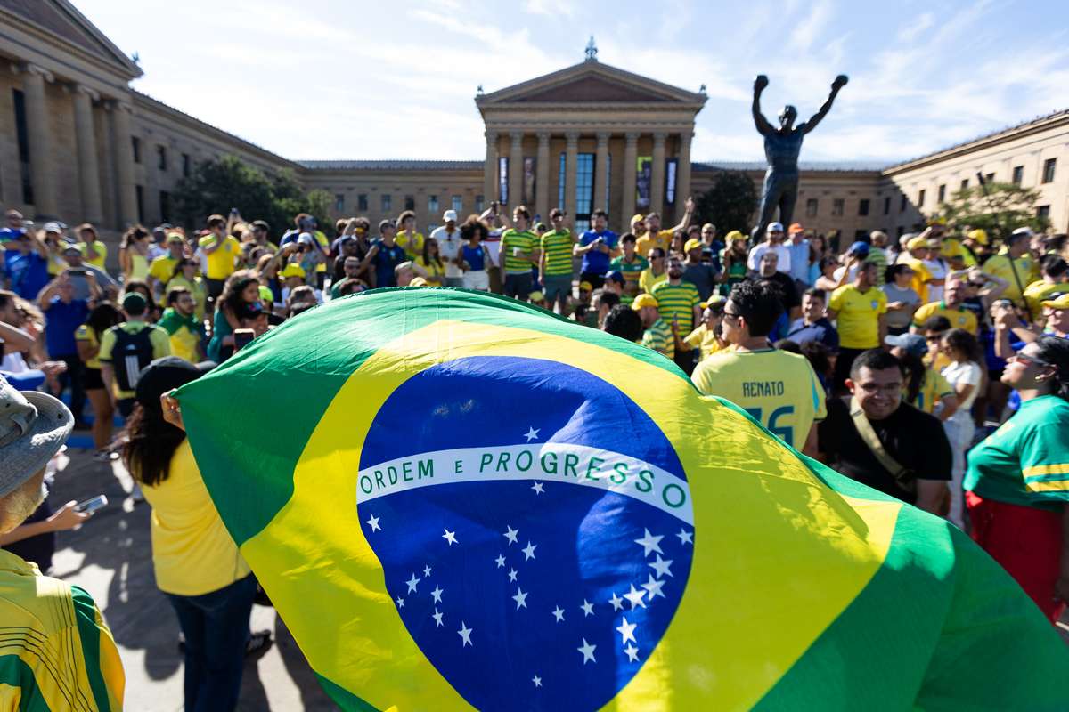 Les supporters du Brésil font un pacte anti-malédiction et transmettent celle de Rocky Balboa à l’Argentine