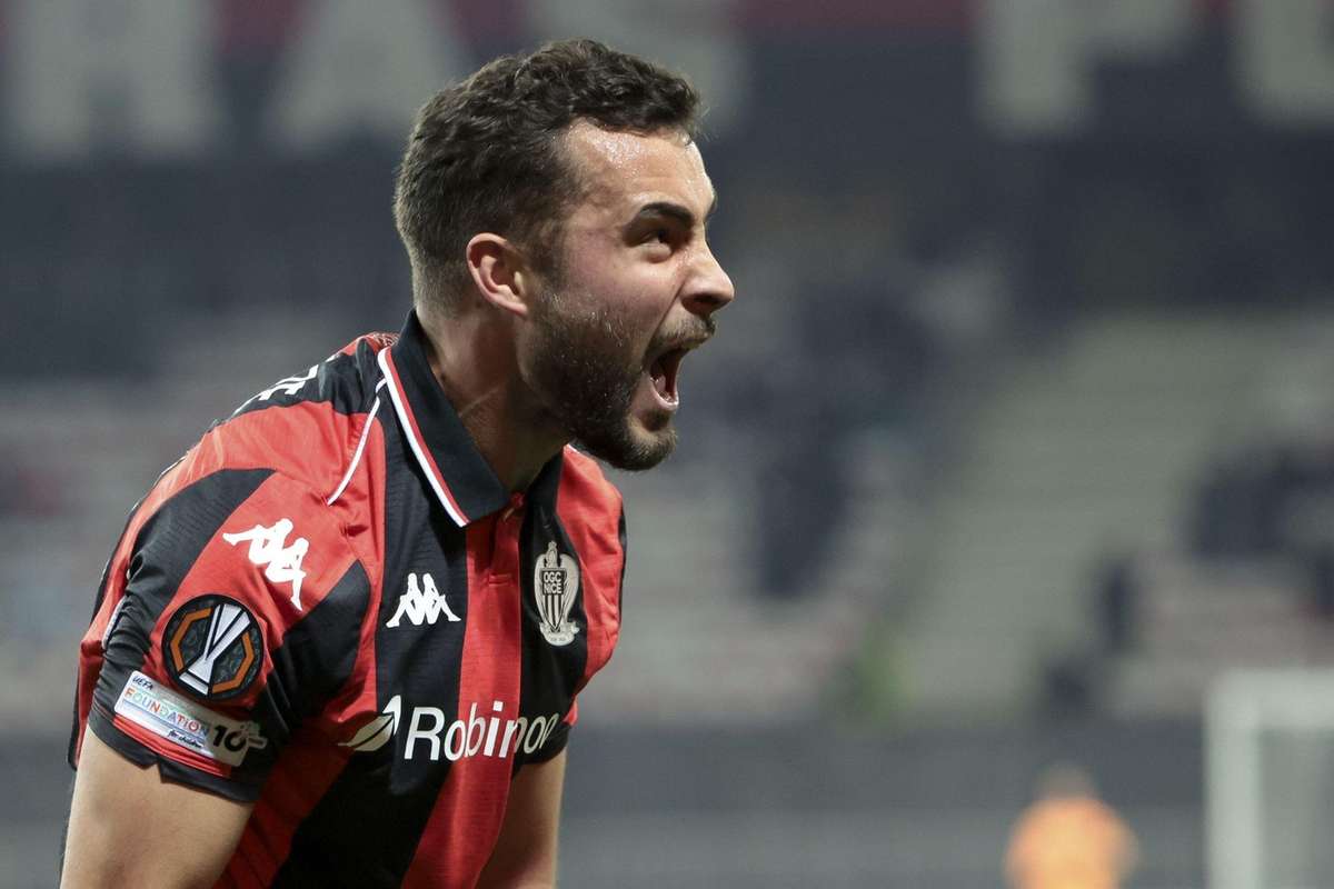 Feyenoord officialise la signature du milieu belge Charles Vanhoutte