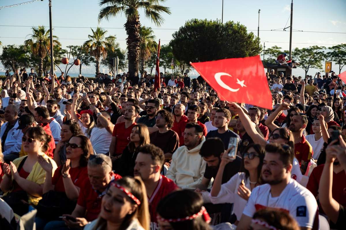 Bildung geht vor: Türkei untersagt Public Viewing wegen Uni-Prüfungen