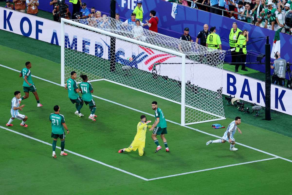 Algeria lodge appeal to FIFA over refereeing display in defeat to Argentina