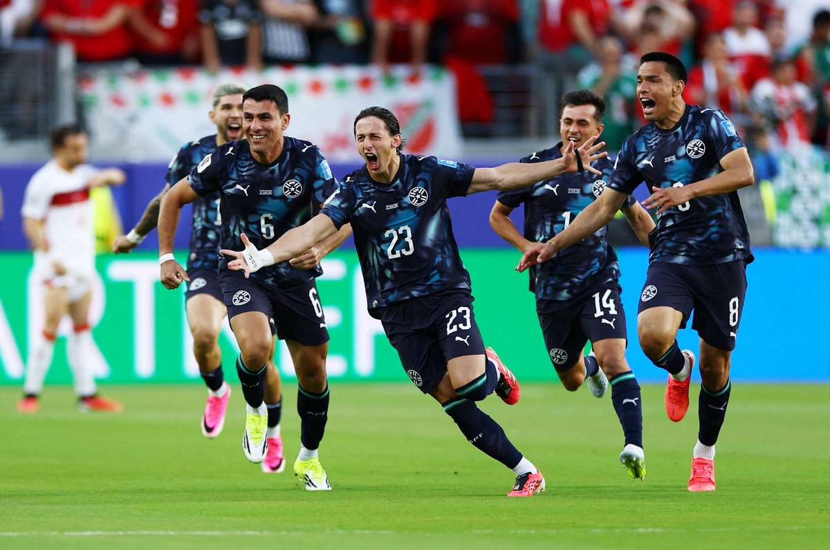 Galarza goal the difference as 10-man Paraguay hold on to eliminate Turkey