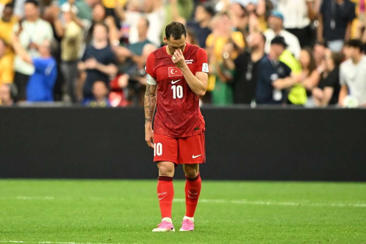 Türkei-Anführer Calhanoglu entschuldigt sich bei Fans: "Wir sind alle traurig"