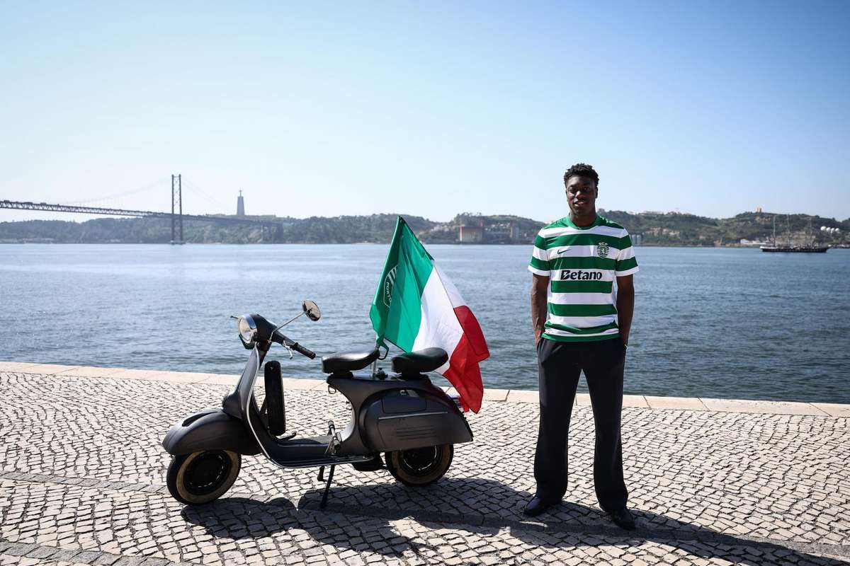 Agente revela interesse de "outra equipa portuguesa importante" em Issa Doumbia, reforço do Sporting