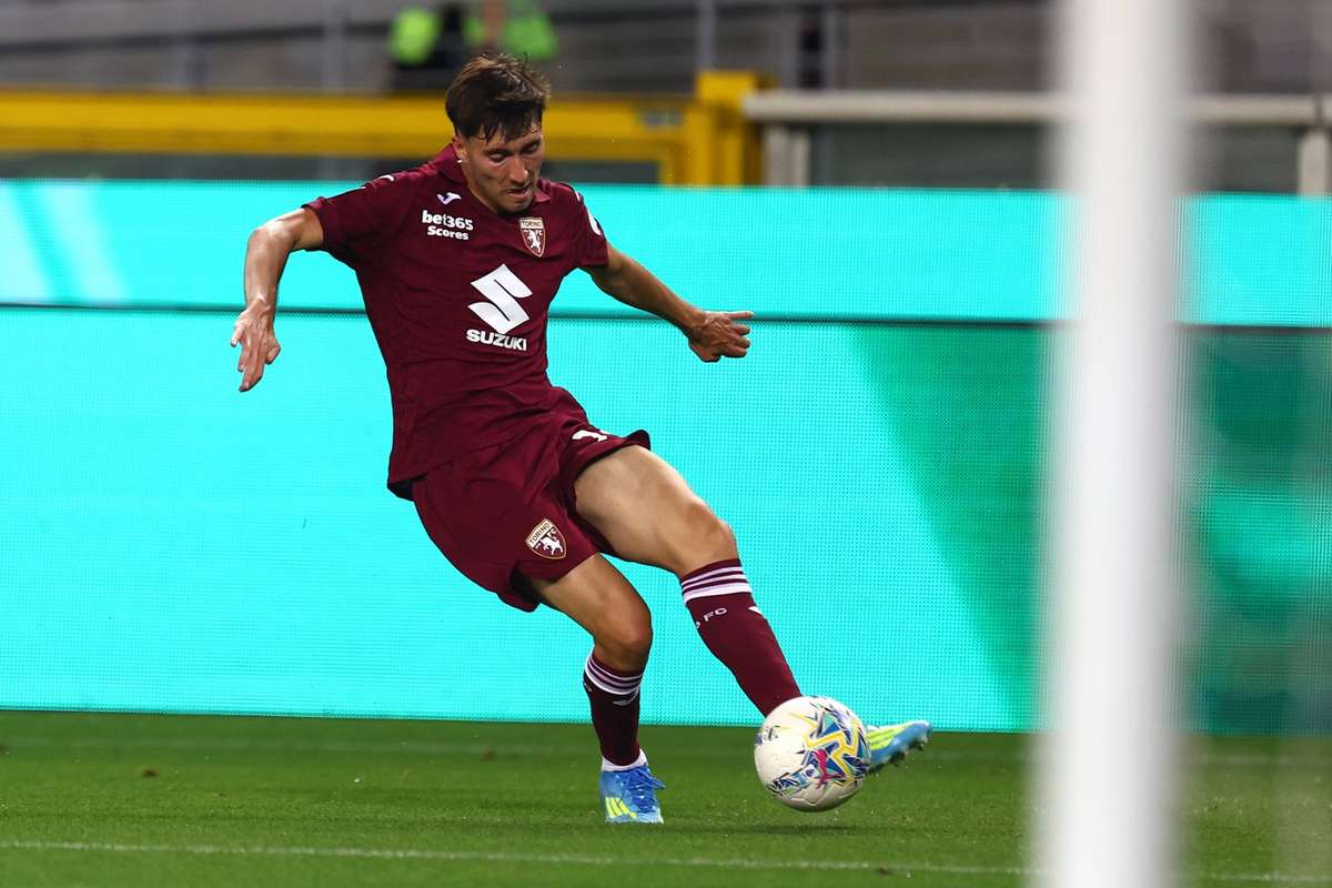 Torino mantém interesse em Obrador (Benfica) mas não quer pagar o valor exigido