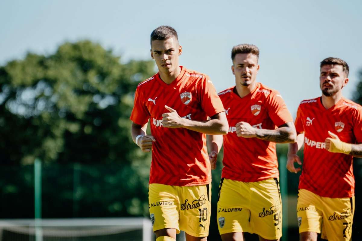 Nuno Campos estreia-se no comando do Dínamo Bucareste com vitória (1-2) diante do Leczna