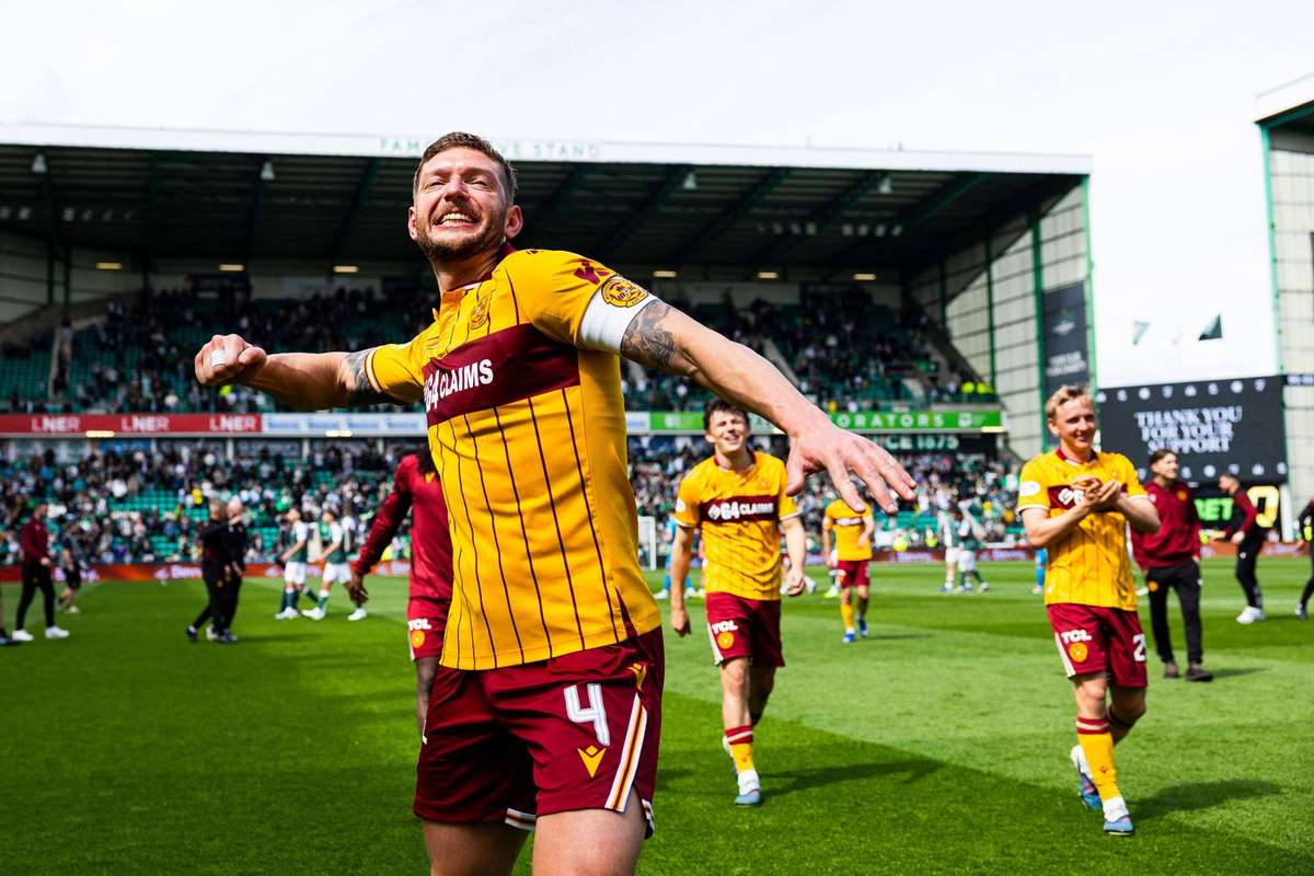 Oficial: Liam Gordon junta-se ao Gillingham após sair do Motherwell