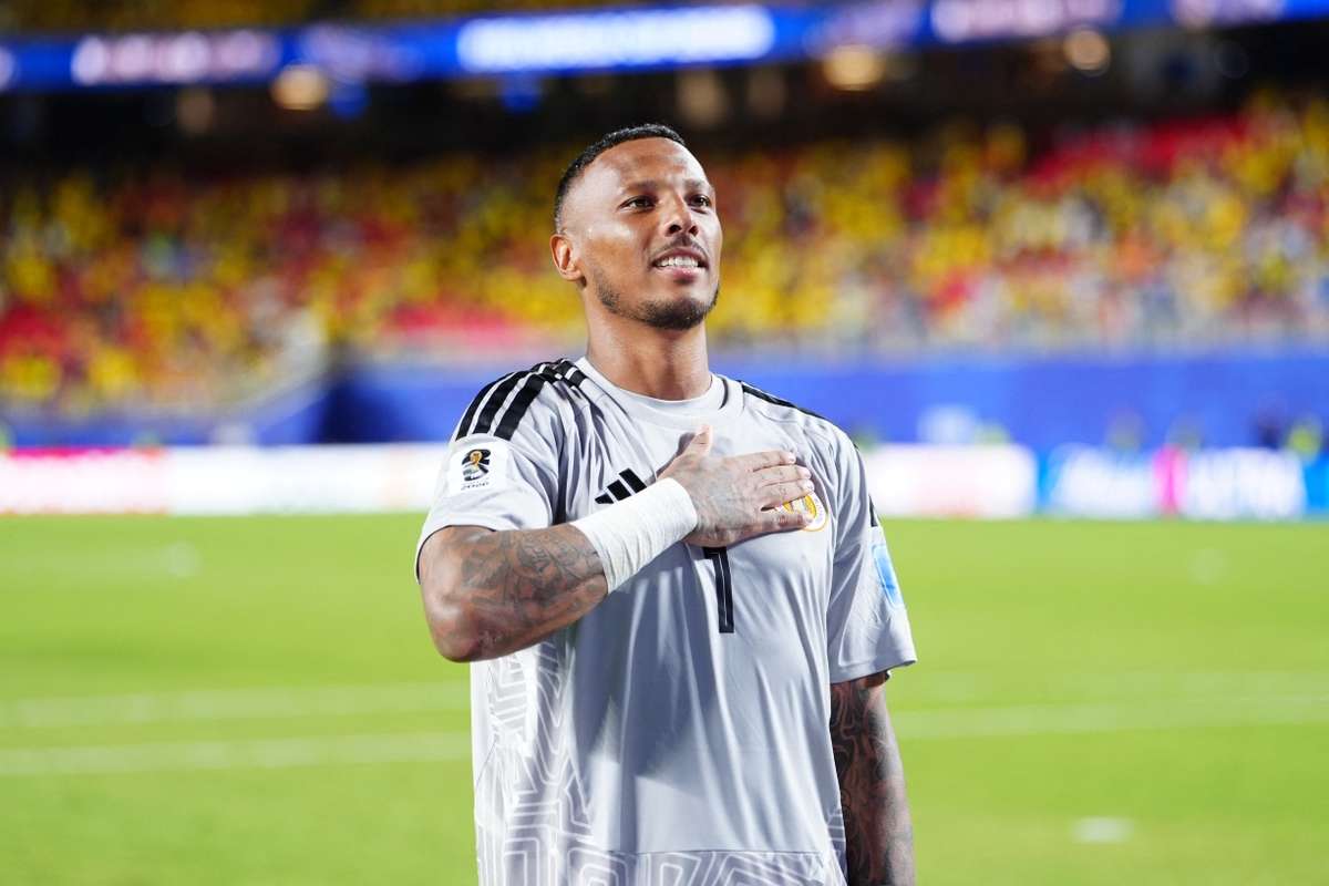 Después de Vozinha con Cabo Verde llega otro héroe bajo palos: Eloy Room de Curazao