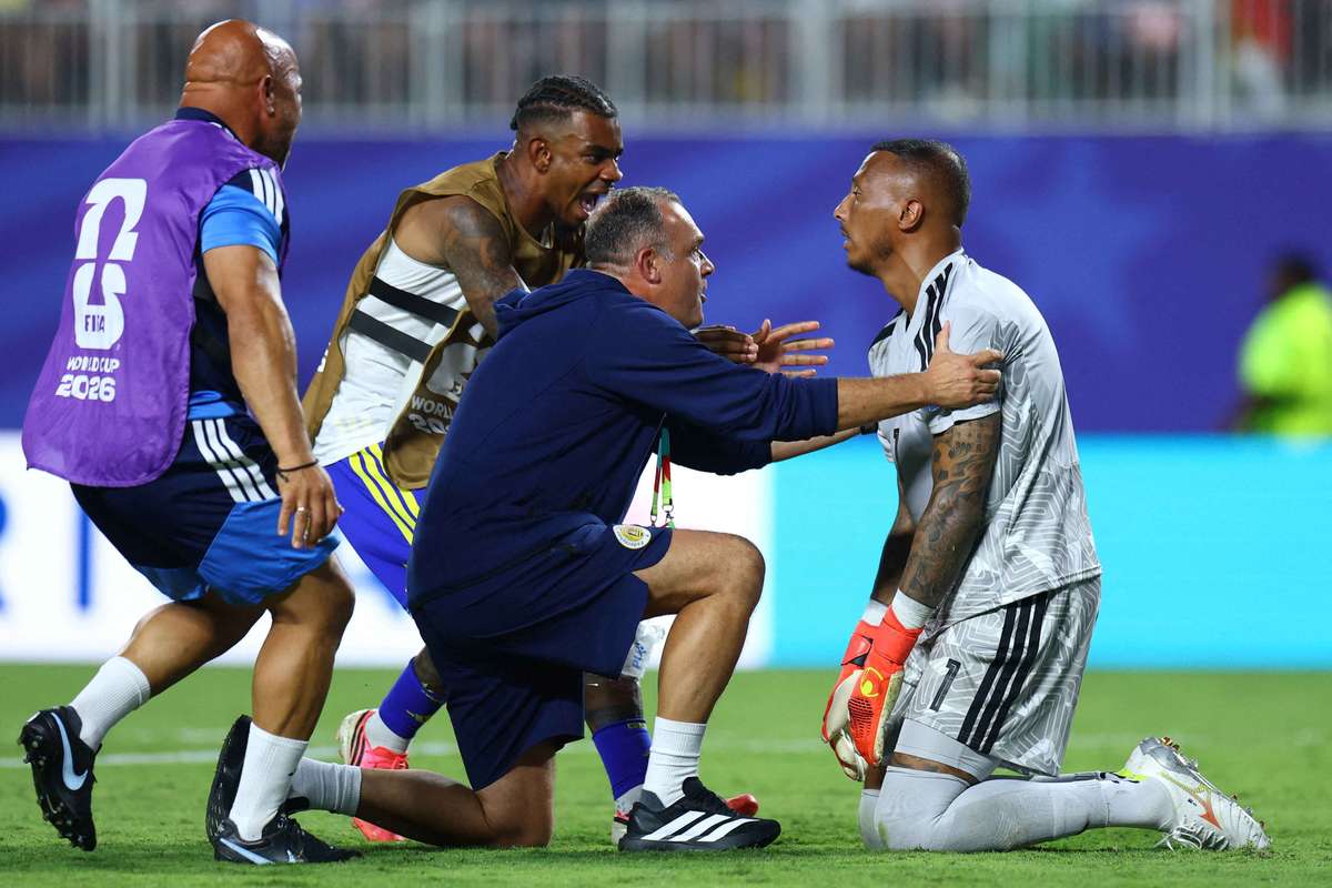 Mundial-2026: Eloy Room celebra inédito ponto do estreante Curaçau com 15 defesas