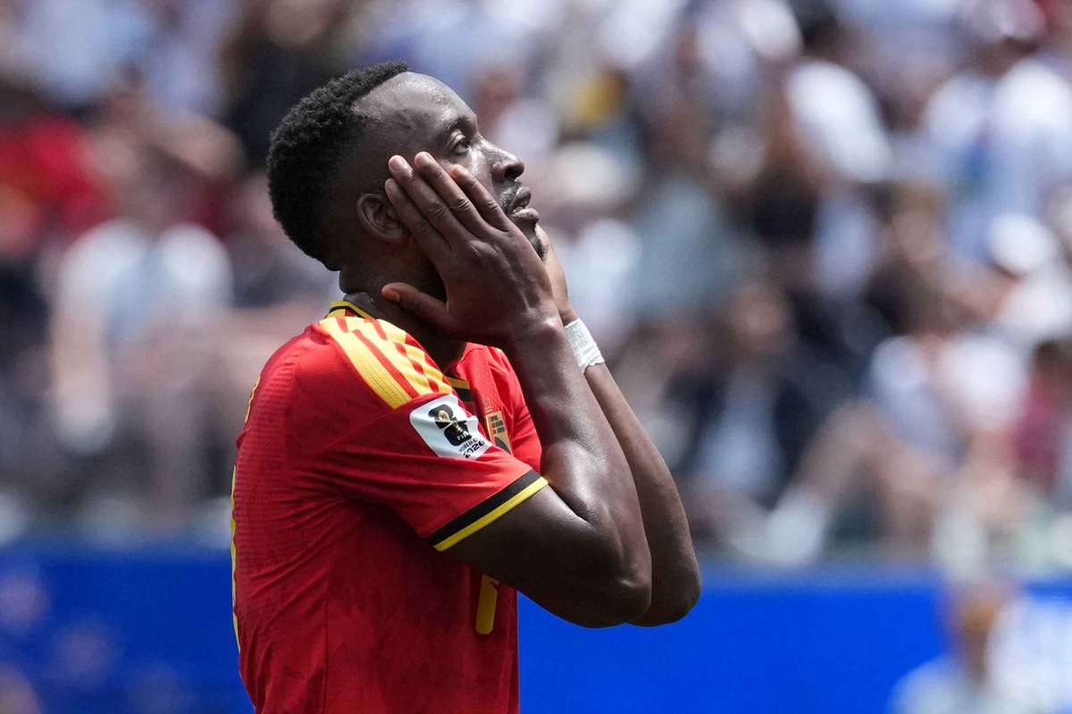 Réduite à 10, la Belgique évite le pire contre l'Iran mais concède un deuxième match nul