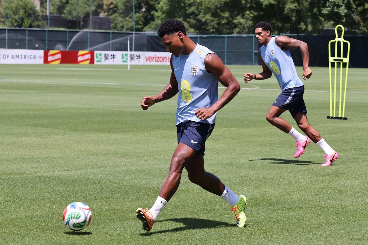 Watkins satisfeito por substituir Kane no Mundial: "O seu registo fala por si"