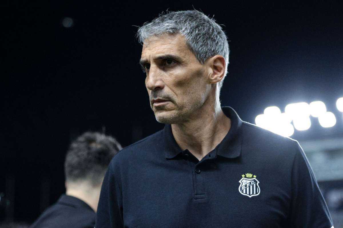 Racing anuncia contratação do técnico Juan Pablo Vojvoda por um ano