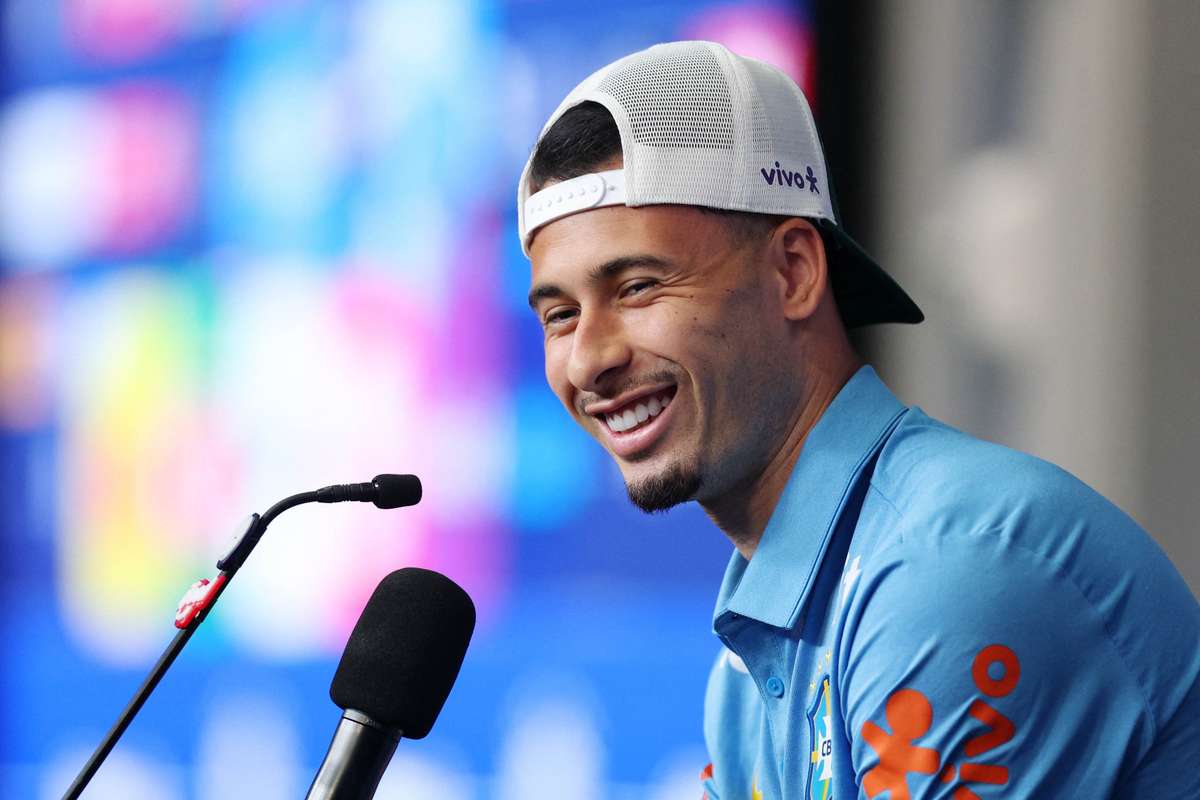 "Neymar voltou querendo muito", afirma Martinelli antes de jogo decisivo contra Escócia