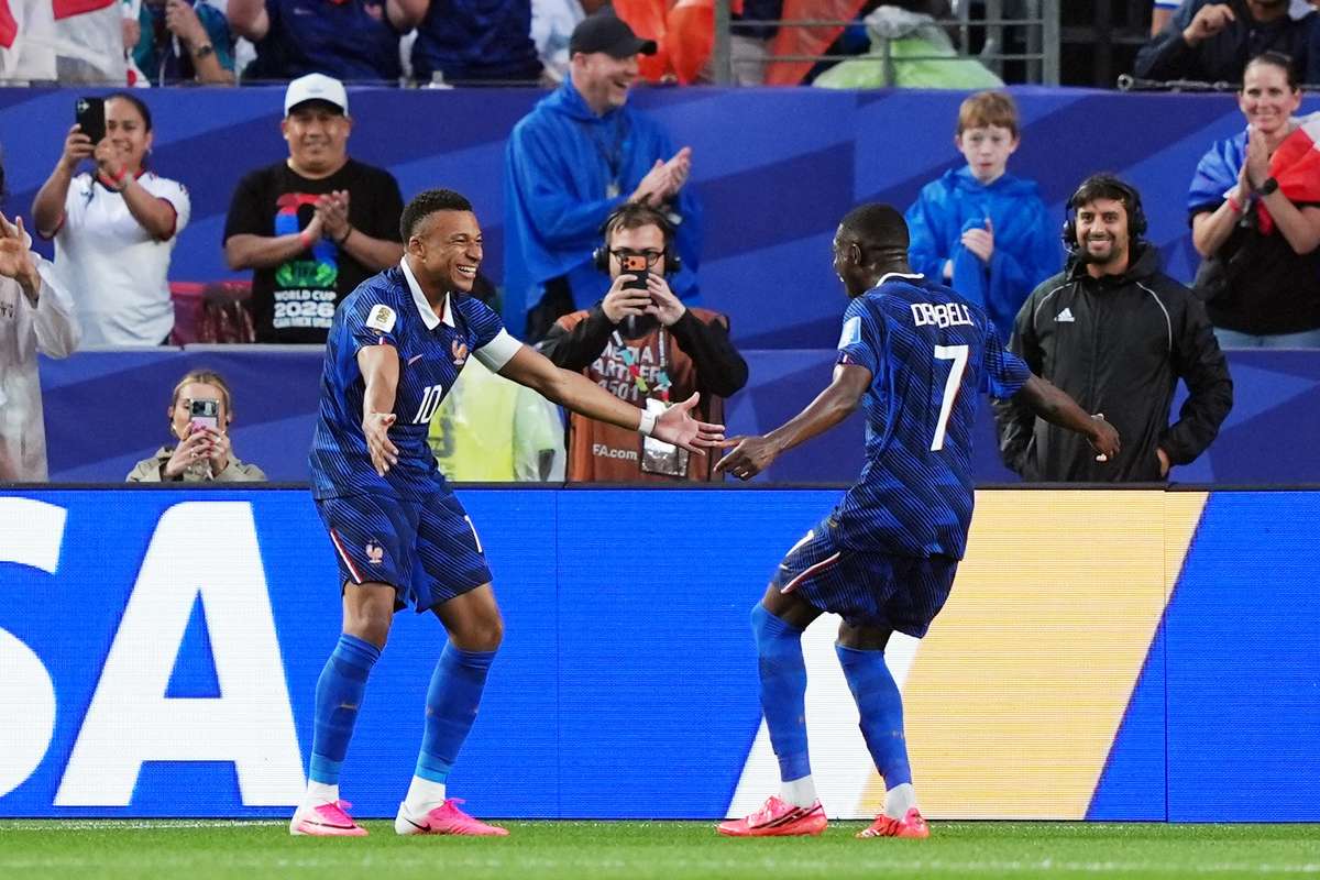 Wetterchaos und Mbappés Jubiläums-Show: Frankreich macht Sechzehntelfinale klar