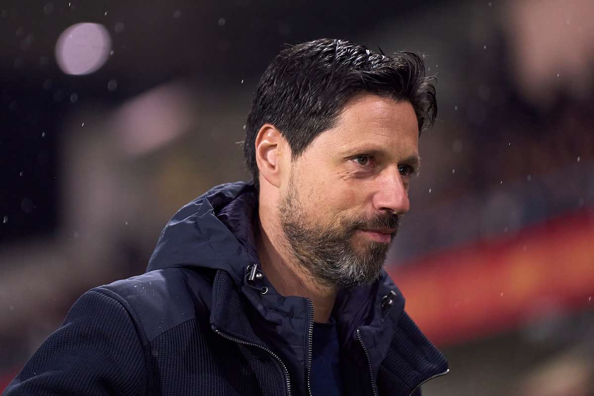 Vítor Bruno em Bruxelas para assinar como novo treinador do Anderlecht