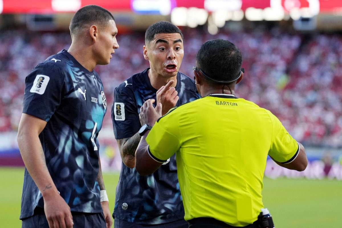 Mundial-2026: Paraguaio Almirón suspenso por um jogo por expulsão com a Turquia