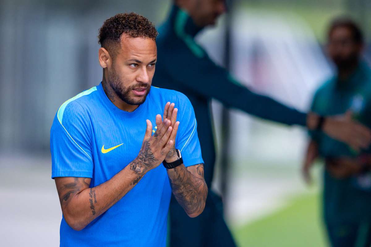 Ancelotti confirma retorno de Neymar e atacante será relacionado contra a Escócia