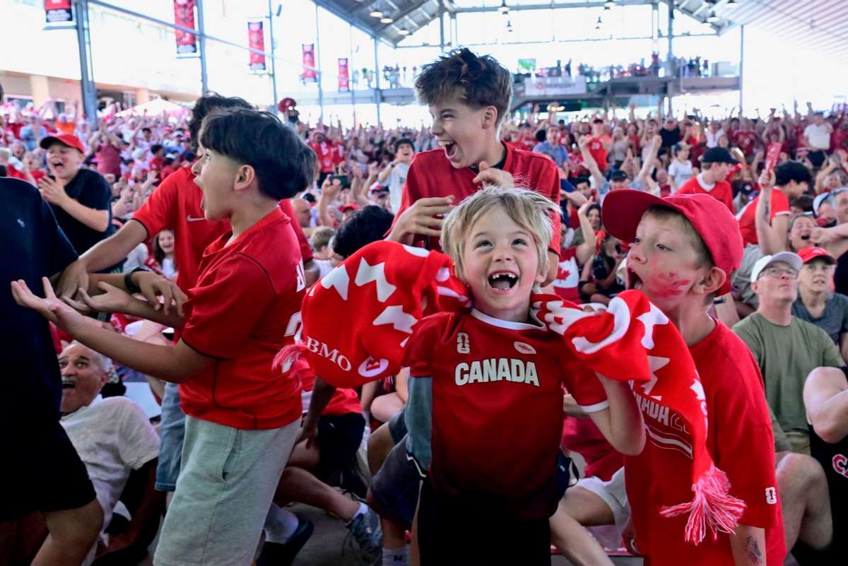 Le Canada oublie le hockey sur glace et devient peu à peu une "nation de football"
