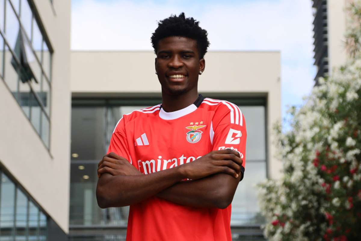 Oficial: Peter Edokpolor renova com o Benfica