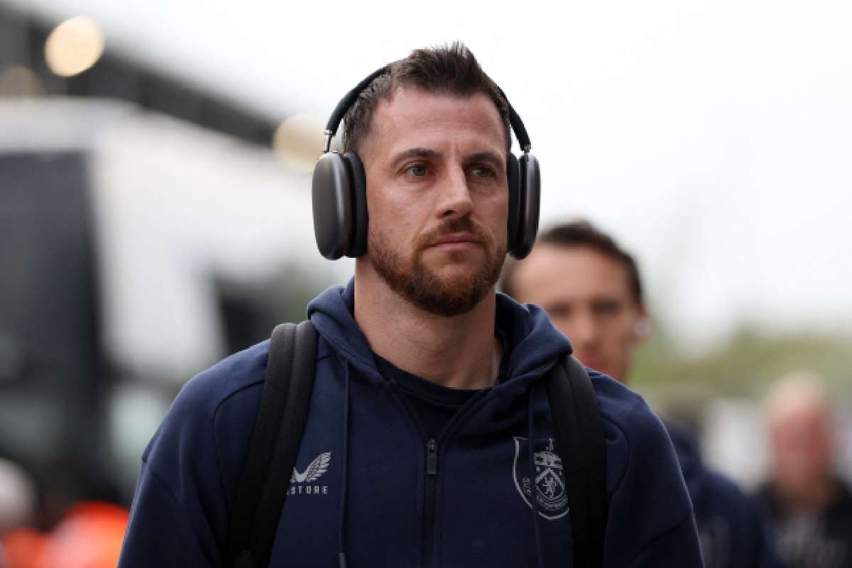 Spurs announce signing of Martin Dubravka to continue busy start to transfer window