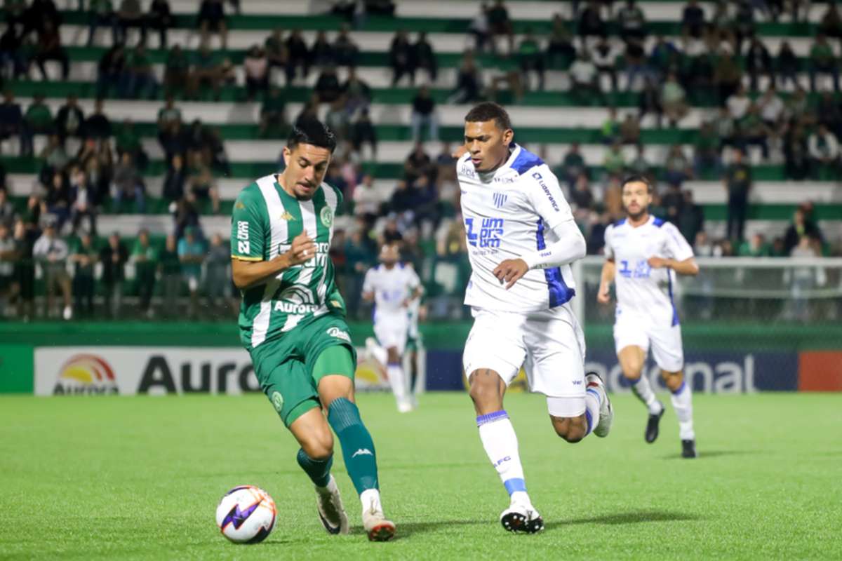 Walace França (Athletico Paranaense) a caminho do Gil Vicente