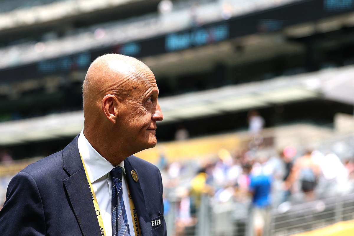 Menos faltas, menos cartões, menos VAR: a nova filosofia da arbitragem na Copa
