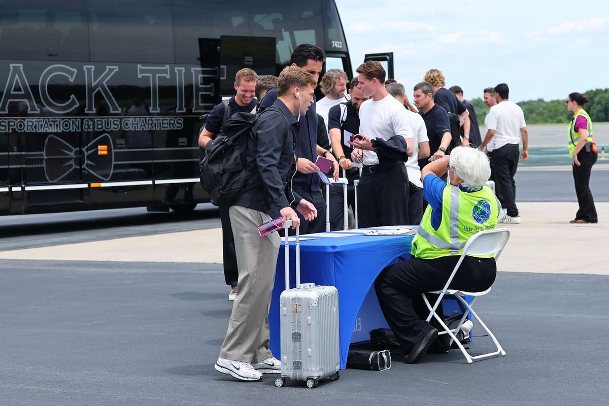 Schlotterbeck als Glücksbringer: DFB-Team im Flieger nach New York