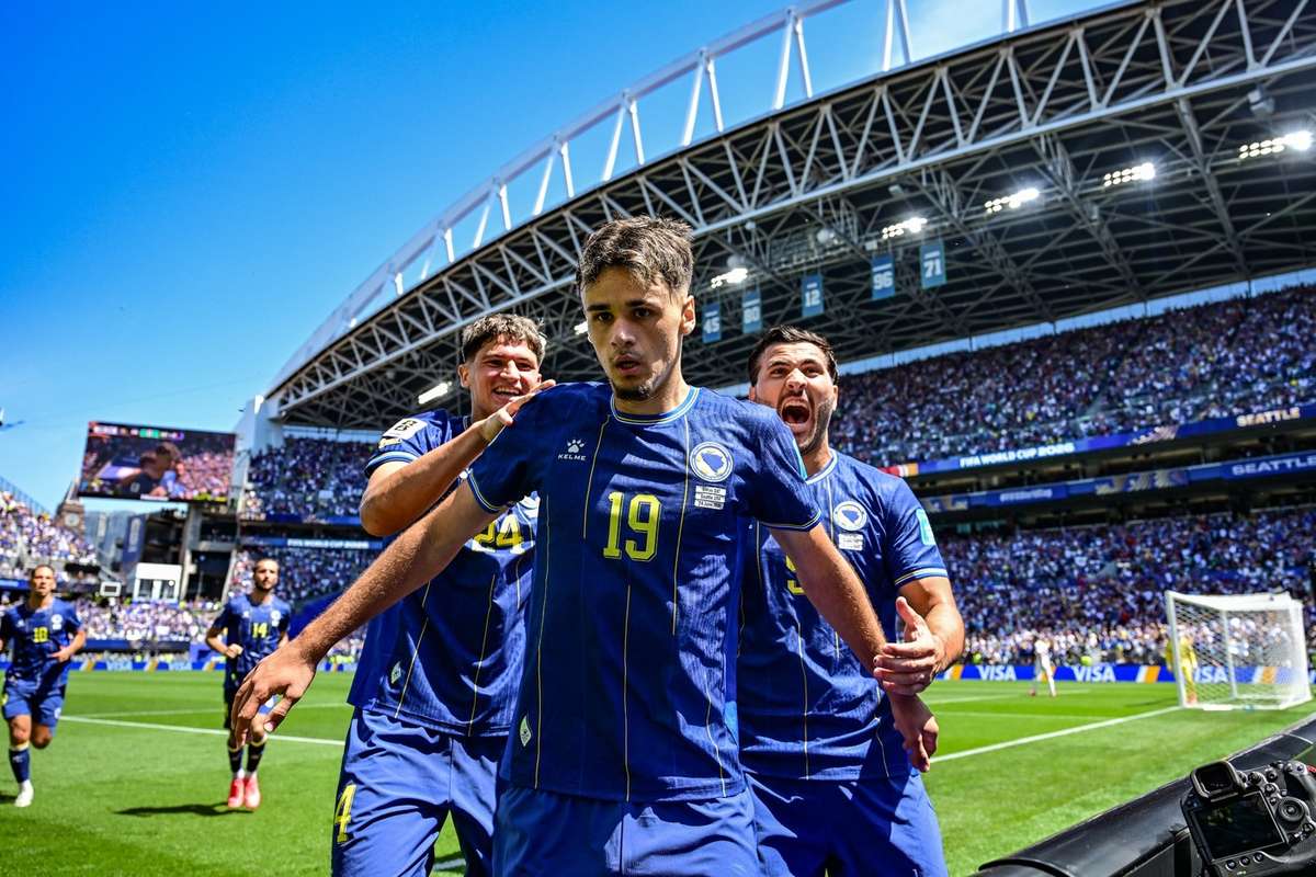 Alajbegović wondergoal puts Bosnia on the verge of last 32 as Qatar crash out