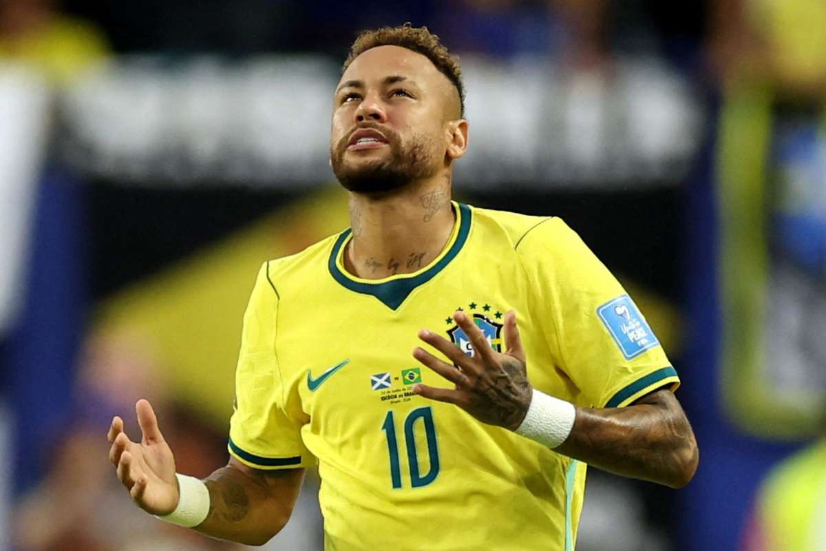 Neymar entra em Escócia x Brasil e volta a atuar pela Seleção após 982 dias